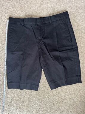 Women Banana Republic Black Flat-Front Shorts. 4 pockets. Size 0. NWT